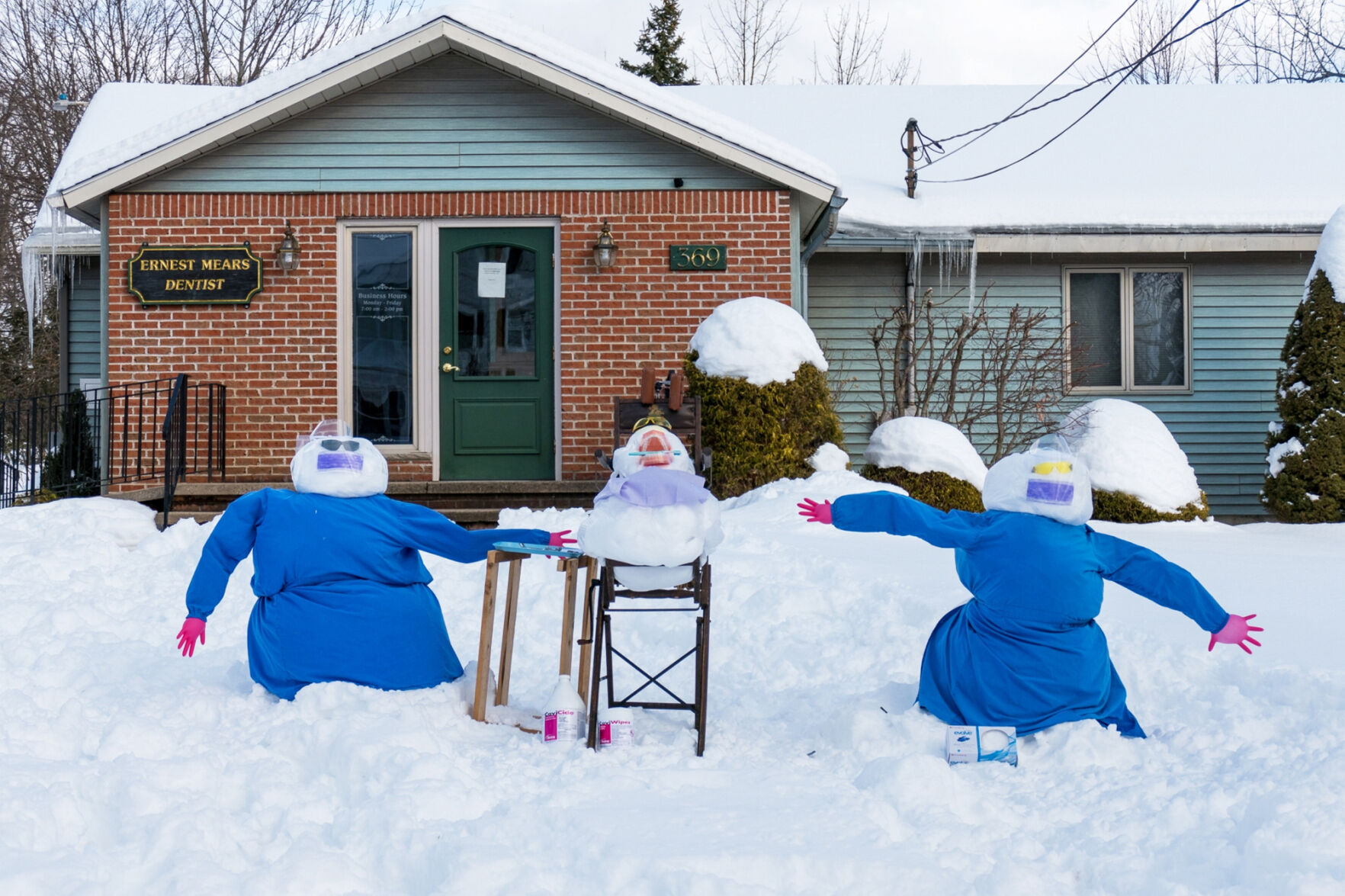 Snowmen take over the city Contest winners announced